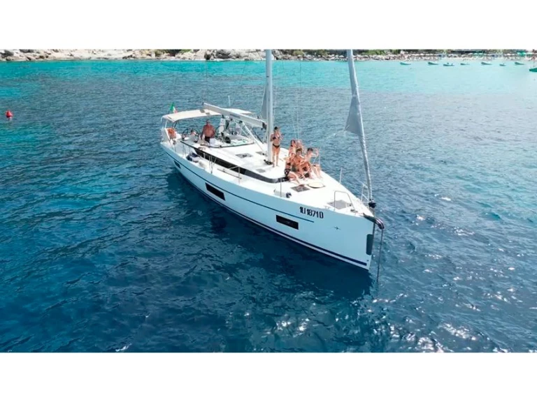 Pronájem jachty v Punta Ala -Bavaria Bavaria C45 na Samboatu