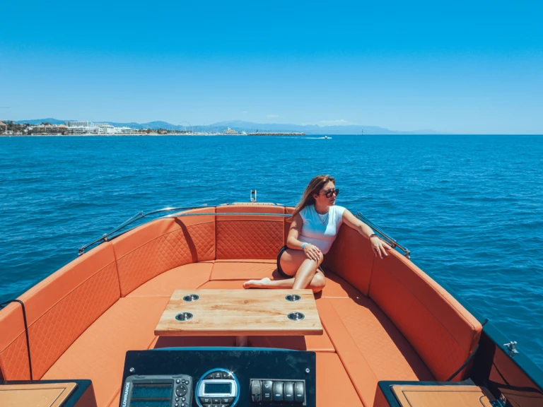 Motorová loď k pronájmu v Puerto Marina Benalmadena za nejlepší cenu