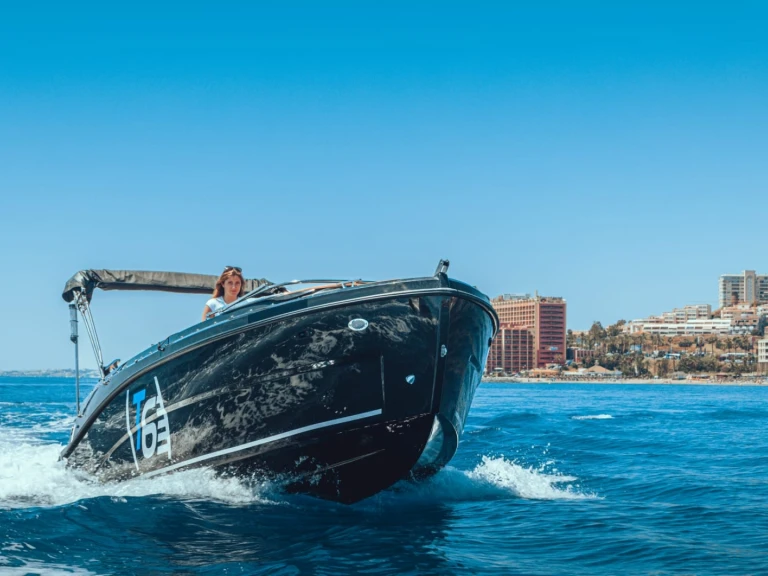 FEMIS AQUA 615 T6 jednotlivci a charterové společnosti v Puerto Marina Benalmadena