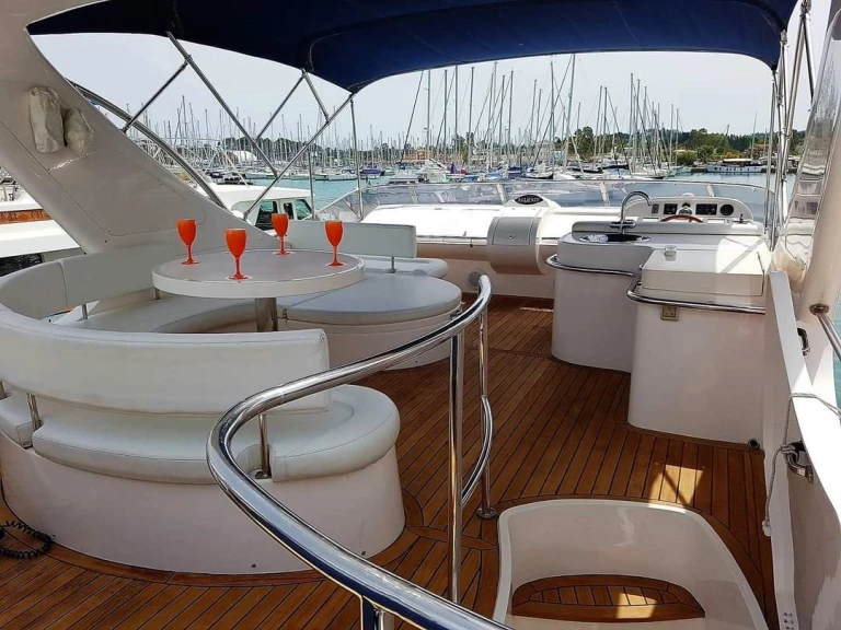 Pronajmout Jachta se skipperem či ne Gulf Craft v Gouvia