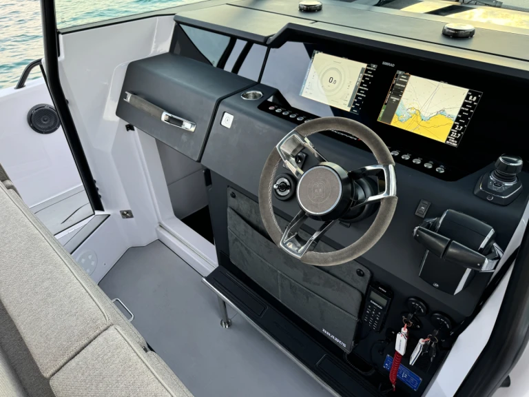 Pronájem Motorová loď Axopar s licencí