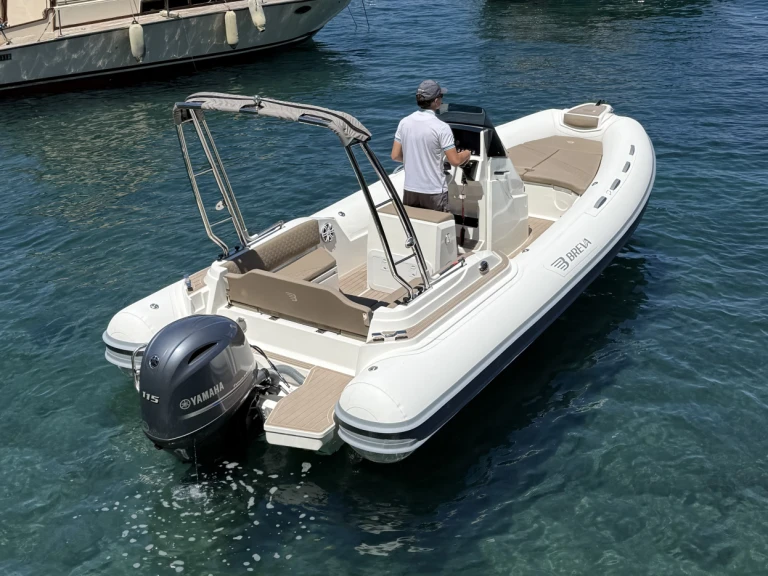 Pronájem lodi Sorrento lákavé ceny BREVA 630