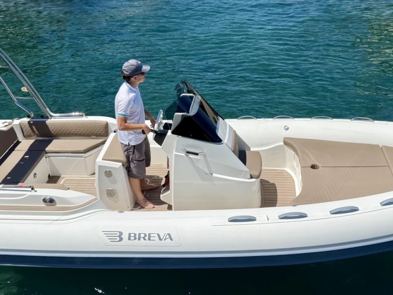 BREVA BREVA 630 jednotlivci a charterové společnosti v Sorrento