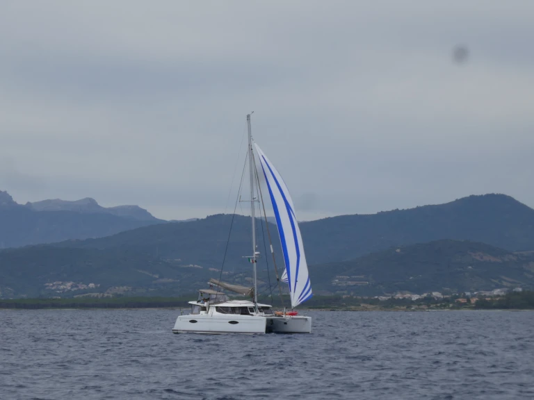 Fountaine Pajot Helia 44 Maestro jednotlivci a charterové společnosti v Canet-en-Roussillon