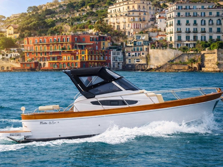 Pronajmout si Mimi 8.50 v Positano