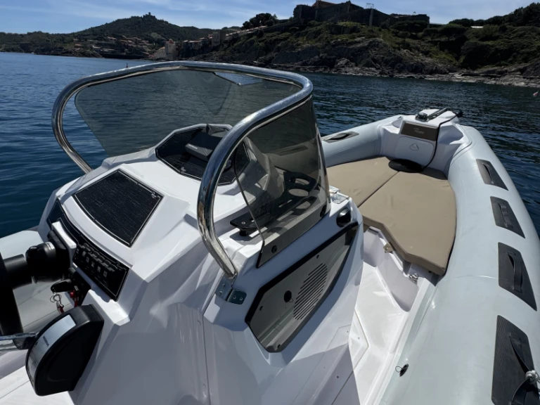 Ranieri Cayman 26 Sport Touring jednotlivci a charterové společnosti v Argelès-sur-Mer