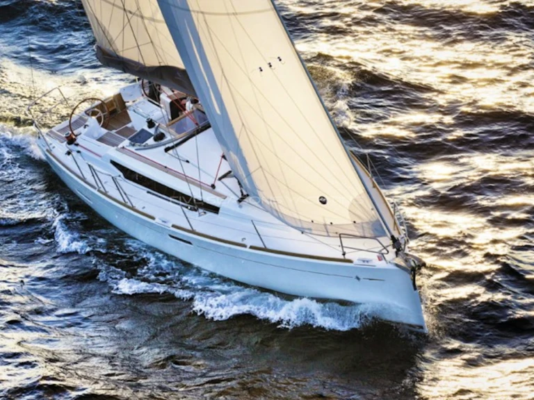 Jeanneau Sun Odyssey 389 jednotlivci a charterové společnosti v Palma de Mallorca