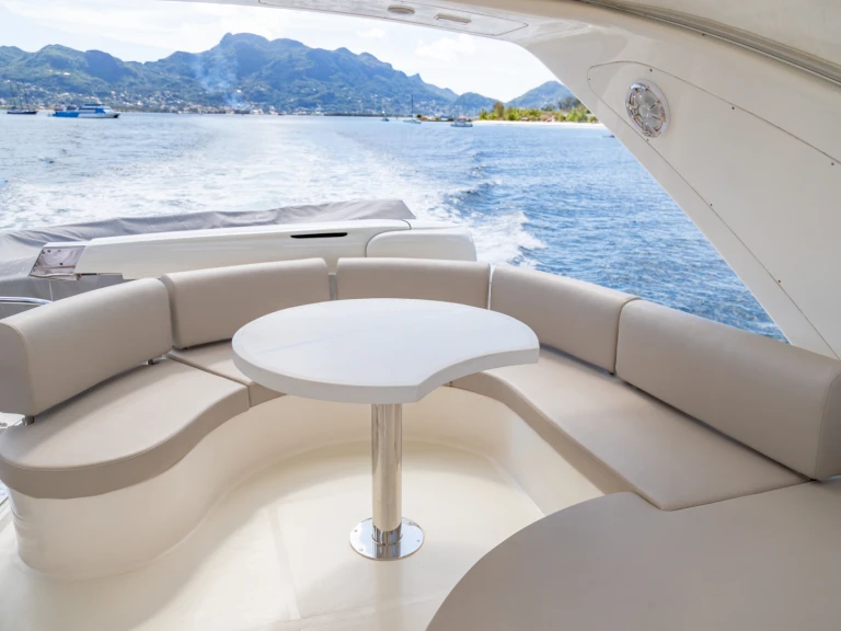 Pronájem jachty v Mahé -Azimut Azimut 68 na Samboatu