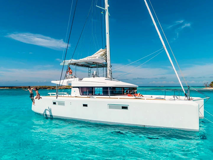 Pronájem lodi Atény lákavé ceny Lagoon 52 F