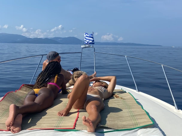 Pronajmout si Sunseeker Portofino 400 v Nidri