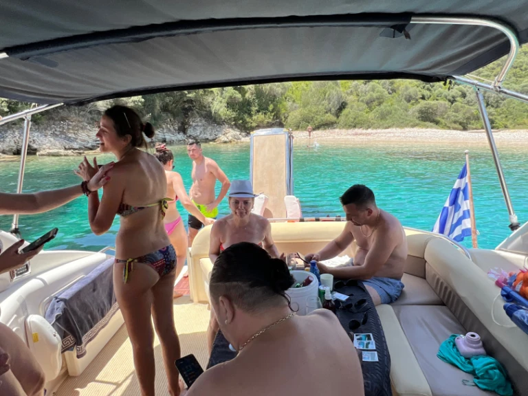 Pronájem Motorová loď v Nidri -Sunseeker Portofino 400