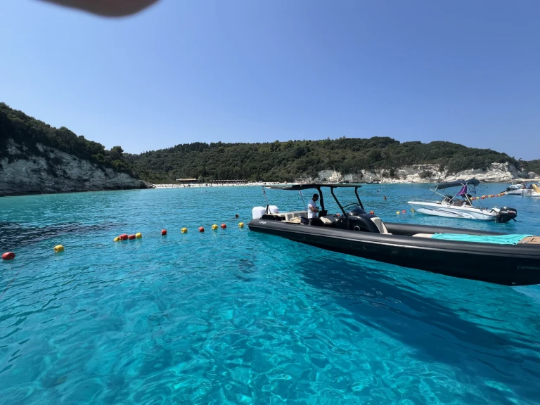 Pronájem lodi Sunseeker Portofino 400 v Nidri na Samboatu