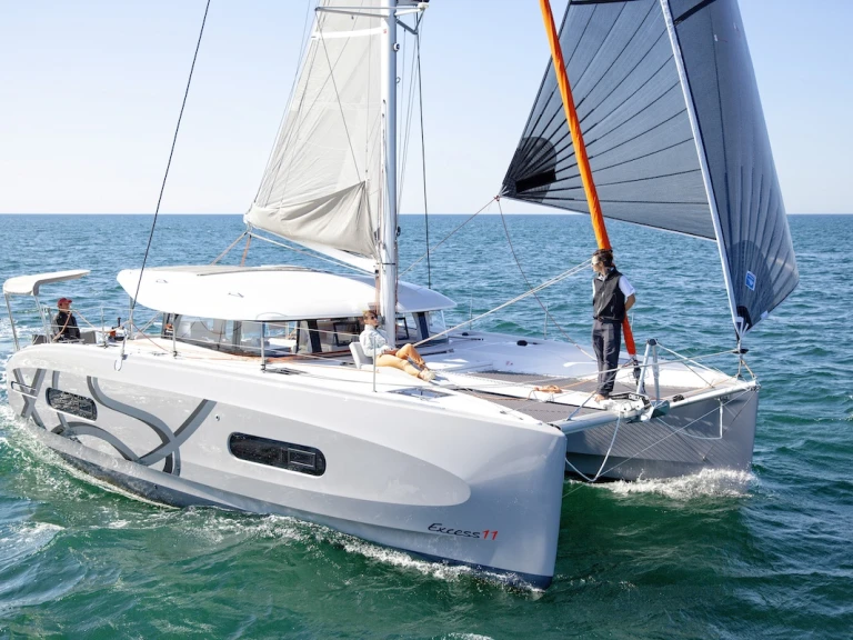 Pronajmout Katamarán se skipperem či ne Excess v Villefranche-sur-Mer