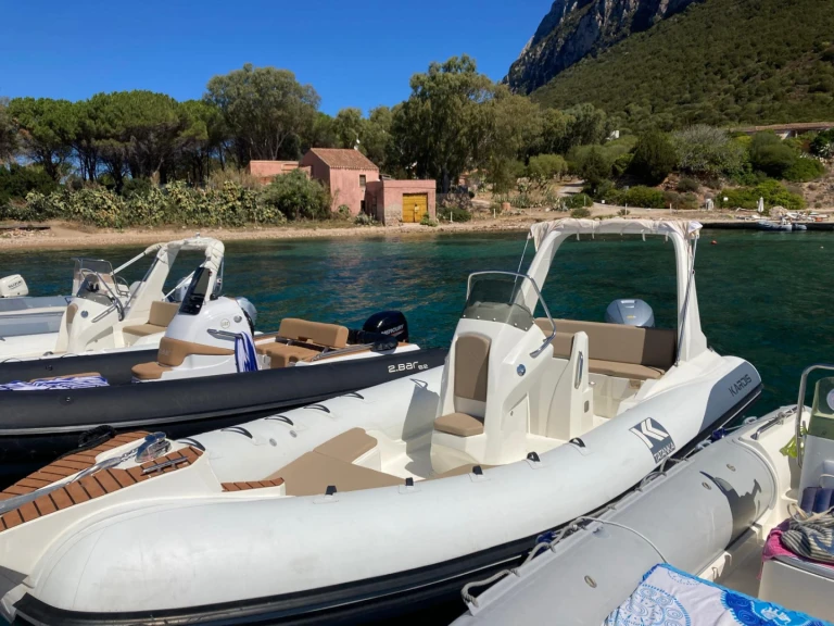 Pronajmout si Kardis 700 v Porto Rotondo