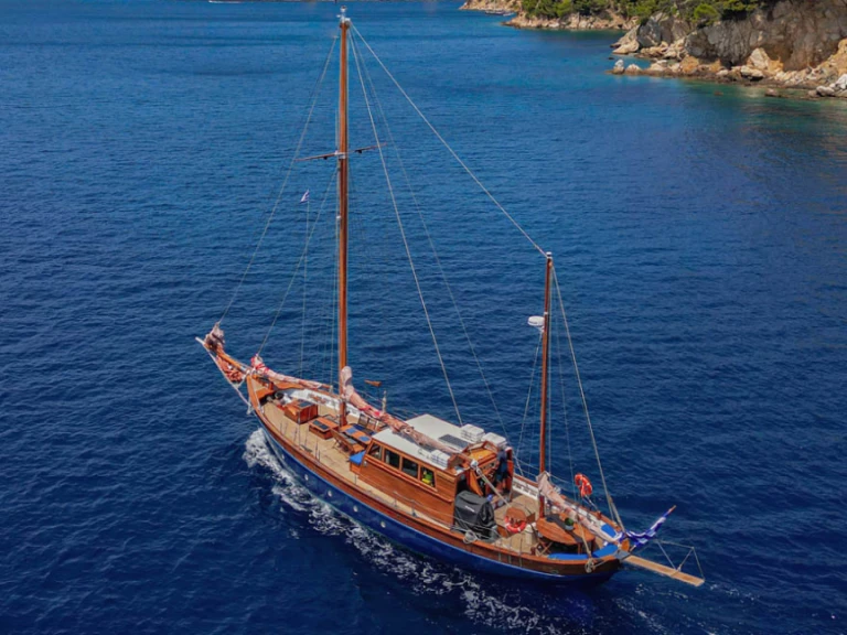 Pronájem Plachetnice v Skiathos -Custom made by Psarros shipping Liberty
