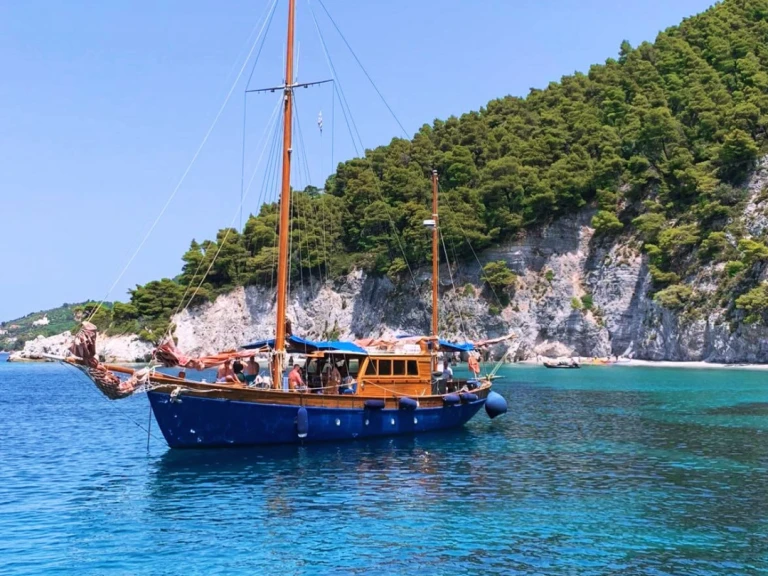 Pronájem lodi Skiathos lákavé ceny Liberty