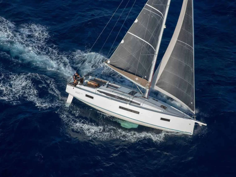 Pronajmout si Jeanneau Sun Odyssey 410 v Trogir
