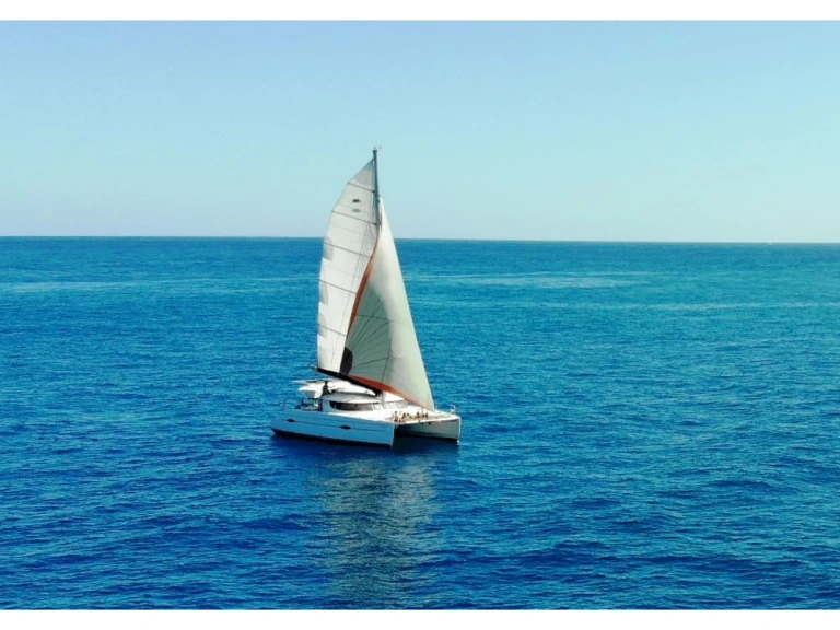 Pronajmout si Fountaine Pajot Lipari 41 v Madirokely