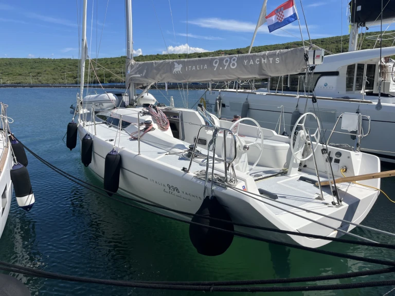 Italia Yachts Italia 9.98 jednotlivci a charterové společnosti v Punat
