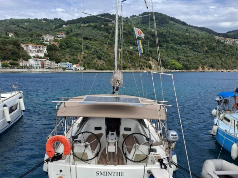 Pronajmout si Jeanneau Sun Odyssey 349 v Loutráki