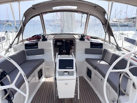 Pronajmout si Jeanneau Sun Odyssey 449 v Lavrio
