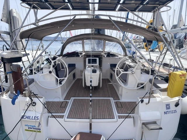 Jeanneau Sun Odyssey 509 jednotlivci a charterové společnosti v Lavrio