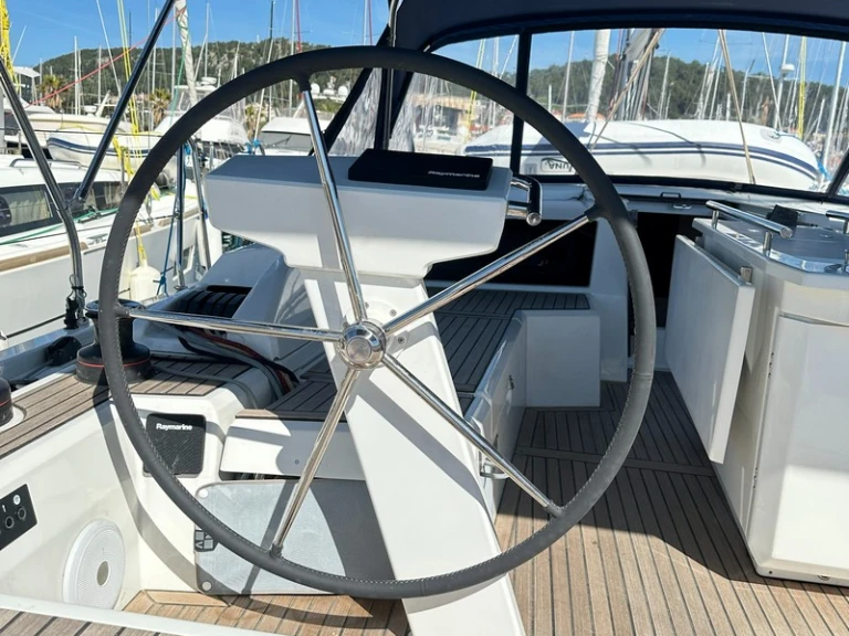 Pronajmout si Bénéteau Oceanis 46.1 v Split