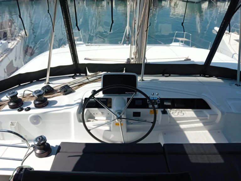 Pronajmout si Lagoon Lagoon 46 v Ligia