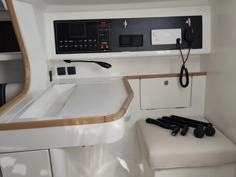 Pronájem Plachetnice Italia Yachts s licencí