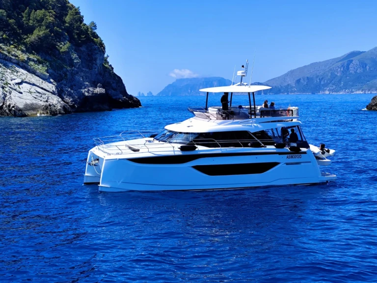 Prestige Prestige M48 jednotlivci a charterové společnosti v Salerno