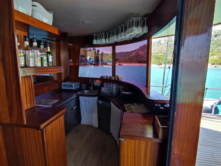  Motor Sailor Catamaran jednotlivci a charterové společnosti v Neapol