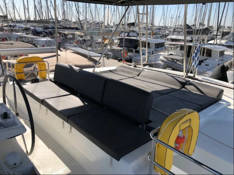 Pronajmout si Lagoon Lagoon 50 v Alimos
