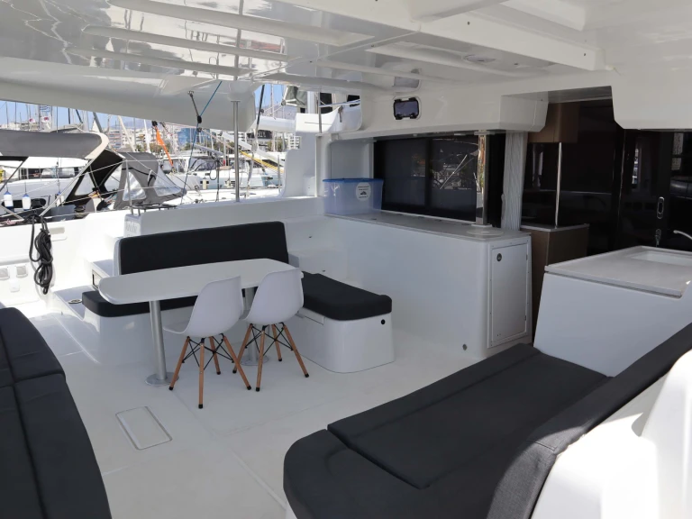Pronájem lodi Lagoon Lagoon 46 v Alimos na Samboatu