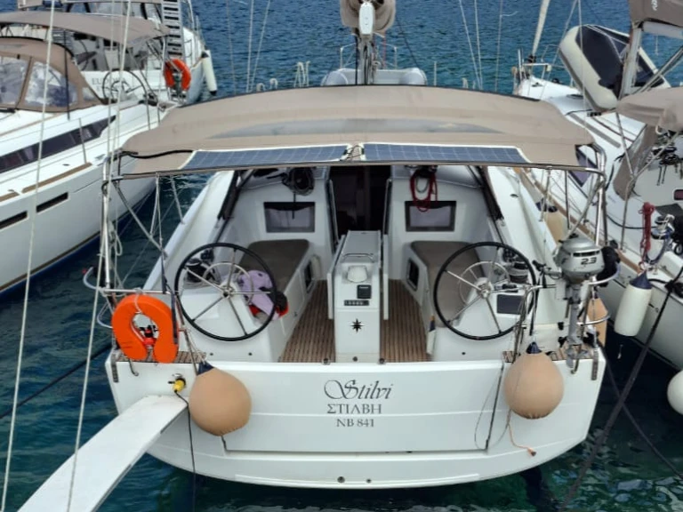 Pronajmout si Jeanneau Sun Odyssey 410 v Loutráki