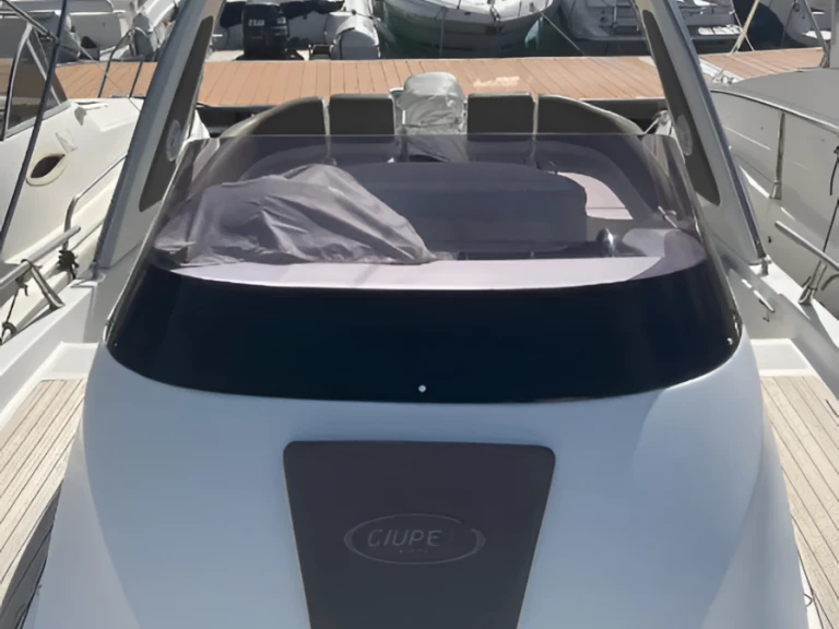 GIUPEX MARINE 23 WA jednotlivci a charterové společnosti v Salerno