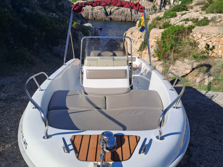 Motorová loď k pronájmu v Ciutadella de Menorca za nejlepší cenu