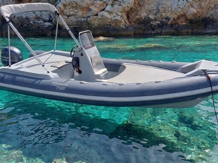 Pronajmout Polotuhá loď se skipperem či ne Trimarchi v Alghero