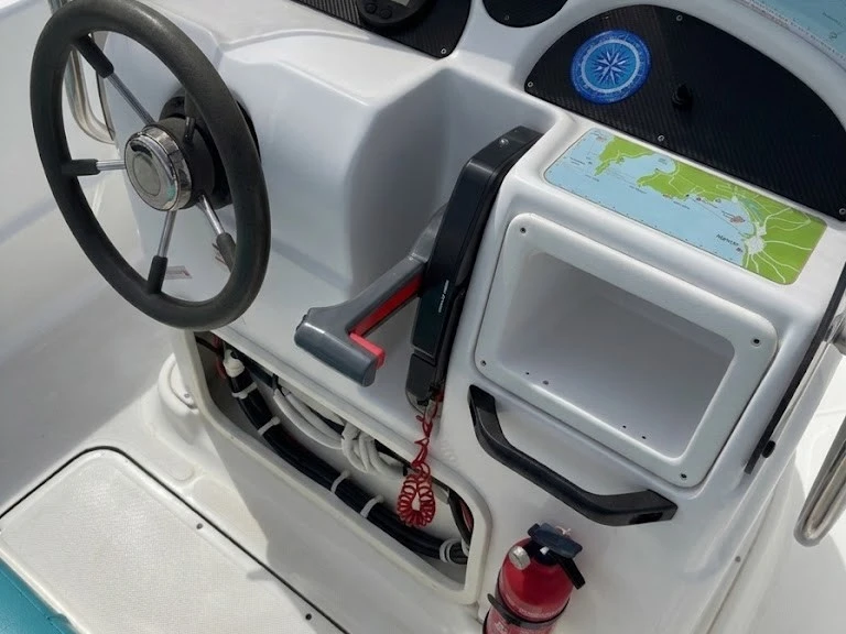 Pronájem Motorová loď Ranieri s licencí