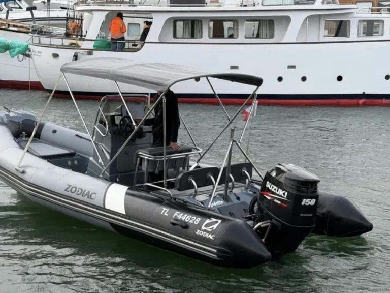 Pronajmout si Zodiac Pro Open 650 v Cavalaire-sur-Mer