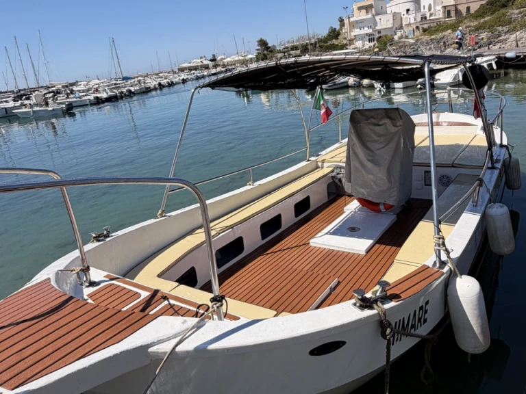 Marilor Gozzo 870 jednotlivci a charterové společnosti v Santa Maria di Leuca