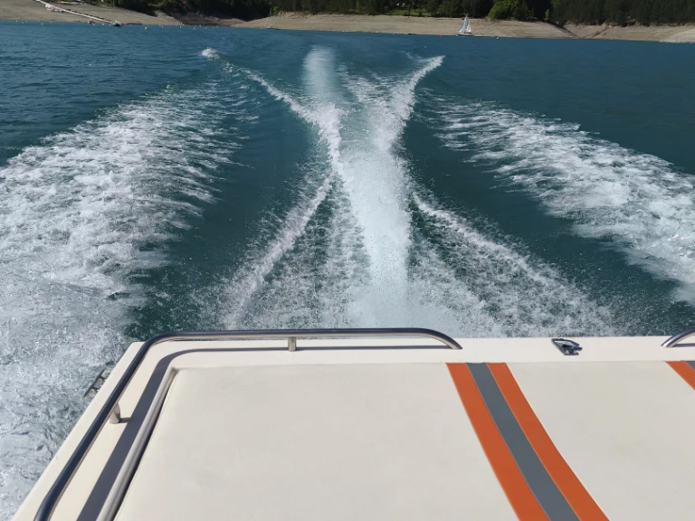 Pronájem lodi Monterey Cuddy cabine  v Chorges na Samboatu
