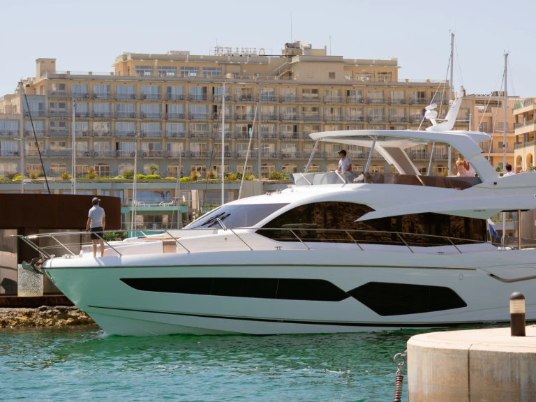Pronajmout Jachta se skipperem či ne Sunseeker v San Ġiljan