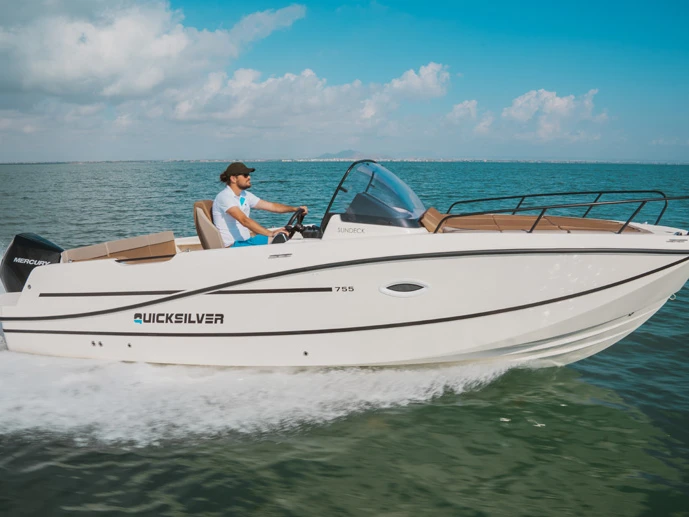 Pronájem lodi Split lákavé ceny Activ 755 Sundeck