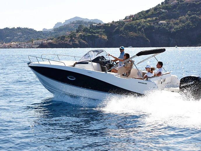 Quicksilver Activ 755 Sundeck jednotlivci a charterové společnosti v Split