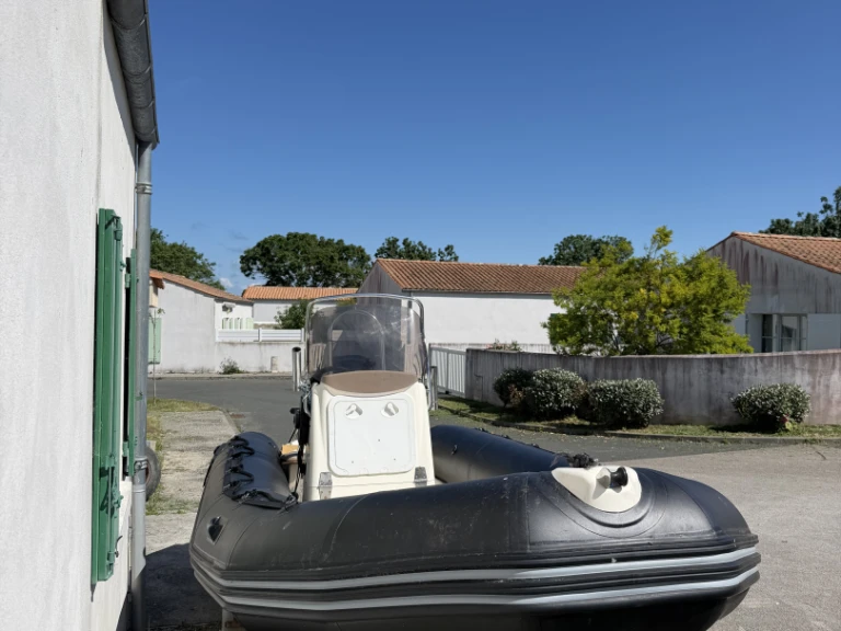 Pronájem Polotuhá loď v La Cotinière -Bombard Sunrider 550