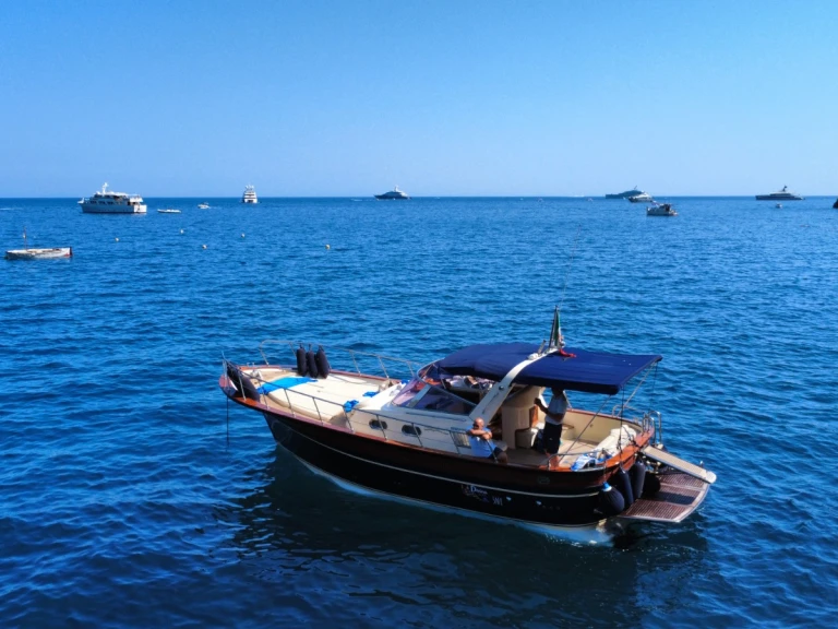 Pronájem lodi Fratelli Aprea Sorrento 32 Semi Cabinato v Salerno na Samboatu