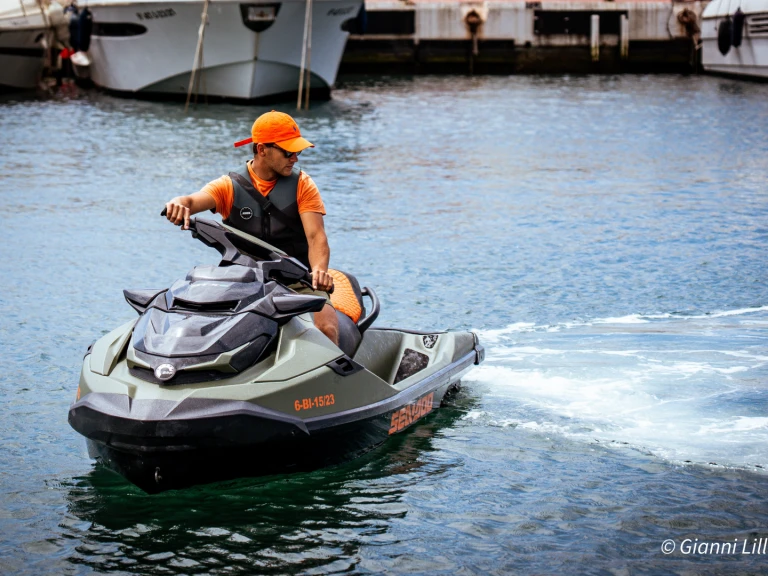 Pronájem lodi Puerto Deportivo de Marbella lákavé ceny GTX PRO 130
