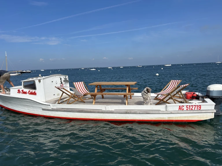Chaland Atypique jednotlivci a charterové společnosti v Lège-Cap-Ferret
