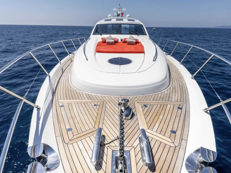 Pronajmout si Princess Princess V70 v Saint-Tropez