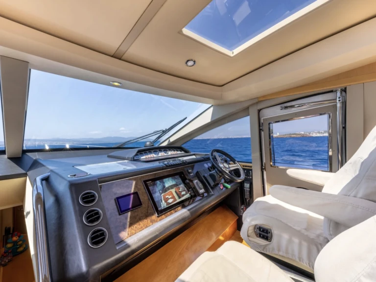 Pronájem lodi Saint-Tropez lákavé ceny Princess V70